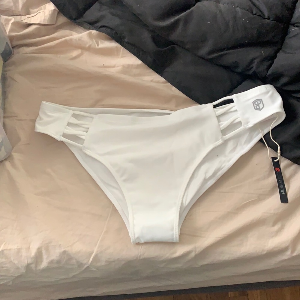 Born Primitive Size M white bikini bottoms